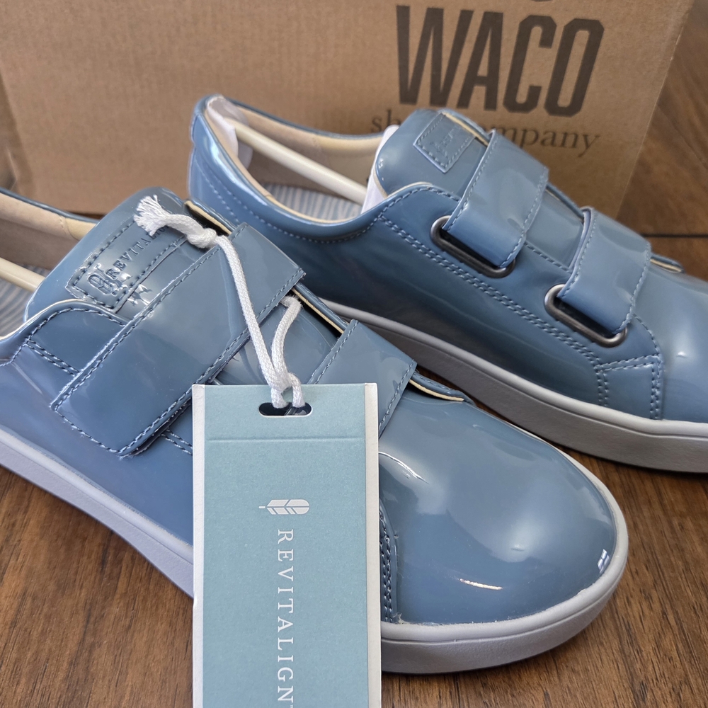 REVITALIGN Women's Malibu Patent Sneaker, Smoke Blue,  8.5 Wide